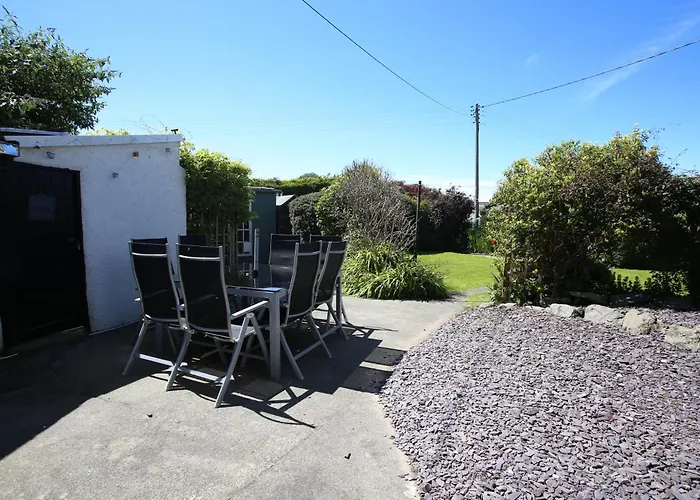 Lovely Family Holiday Home Near Benllech Beach